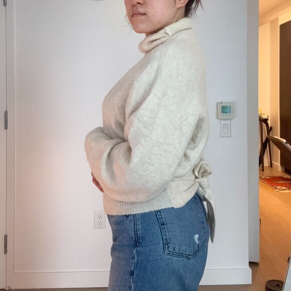 ARITZIA wilfred - White Wool-blend Mock neck Sweater (Size M) - Picture 4 of 5